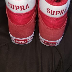 Men's size 9 1/2 Supra high tops